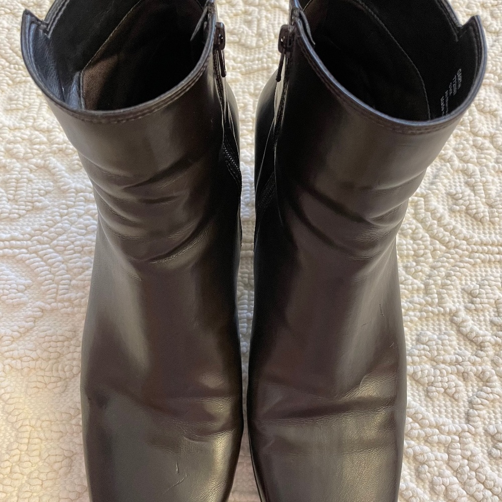 Short High heel Boots. Naturalizer. Dark Brown, Size 9 1/2.